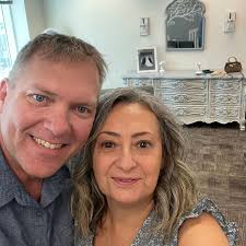 Where to find a villa in Tuscany for 8 people with a pool and private chef?