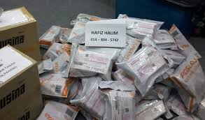 Para wanita boleh memilih antara pelbagai bentuk, tetapi terutama sekali yang terkini adalah model bulat. Hummer Eyewear