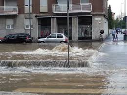 Esonda Il Fiume Seveso Voragine A Porta Romana Fiume Milano Giallo