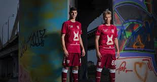 20 marca 2020 dostał wypowiedzenie umowy ze skutkiem natychmiastowym wraz ośmioma innymi piłkarzami: With Ruby Red Jerseys Into The New Season Jako De