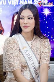 Kim duyên được nhiều người biết đến khi giành danh hiệu á hậu 1 cuộc thi hoa hậu hoàn vũ việt nam 2019. Máº¹ A Háº­u Kim Duyen Ban Ä'áº¥t Cho Con Du Há»c Vi Bá»‹ Tráº§m Cáº£m Náº·ng Vietnamnet