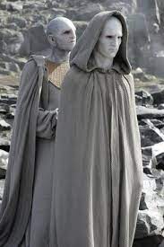 Prometheus Set Photos Show What S Under The Engineers Robes Plus A Never Before Seen Character Prometheus Movie Aliens Movie Alien