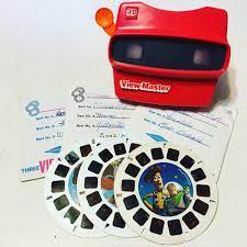 煩妮殺就是覺得煩on instagram 新玩具get 是懷舊遊戲 view master 一個不小心手滑買了好多幻燈片來看 森林王子 天鵝公主 睡美人 玩具總動員1和2 忍者龜 但為何我在觀看的時候一直看到2個畫面勒 哪裡出了問題 躺 toy car toys cards