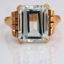 This Beautiful Antique Gold Art Deco Aquamarine Ring Features A Unique Architectural Elegance Drawi Art Deco Engagement Ring Art Deco Ring Moissanite Art Deco