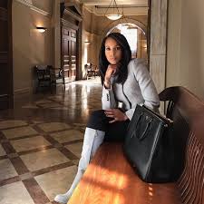 While the pair are on two different shows, they have a lot in common. Laura On Twitter Olivia Pope And Annalise Keating Are About To Meet Y All Mind If I Scream