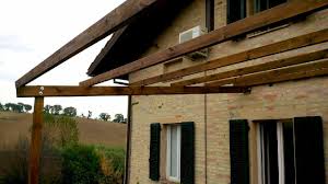 La pergola addossata è una copertura per esterno la cui tettoia poggia direttamente sui muri dell'abitazione sostenendosi attraverso delle staffe. Pergola Addossata 3x4 In Legno Impregnato E Ferramenta Zincata Inclusa Ebay