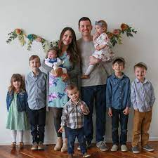 Get stats on american families these days and how many kids you need to reach large family status. How We Re Able To Afford A Large Family Raising Roberts