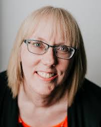 Maureen Mccall's Instagram, Twitter & Facebook