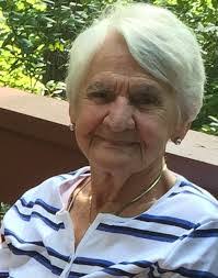 Jennifer Pollitt's Instagram, Twitter & Facebook