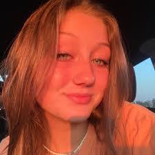 Sarah Eaves's Instagram, Twitter & Facebook