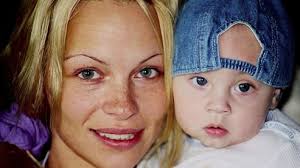 Doku über Pamela Anderson: Das berühmteste Playmate ganz privat