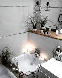 Ab In Die Wanne Da Wurden Wir Jetzt Auch Gerne Drinnen Liegen Eine Gutes Buch Ein Paar Kerzen Und Einem Beau Badewanne Dekoration Badezimmerideen Badezimmer
