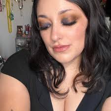 I'm looking to find out what happened to a lady called Marg Groves. She  would be in her late 80s by now. She lived in Colwyn Bay and at one point,  was