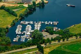 The vereeniging possesses a spectaculaire clubhouse near the river 'nieuwe maas', from which river she derives her name. De Maas Yacht Harbour In Alem Gelderland Netherlands Marina Reviews Phone Number Marinas Com