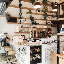 Siguiendo Con La Decoracion Del Local Me Gustaria Que Los Asientos Fuesen Taburetes De Madera Pa Coffee Shop Decor Coffee Shops Interior Cafe Interior Design