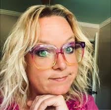 Suzanne Taggart's Instagram, Twitter & Facebook