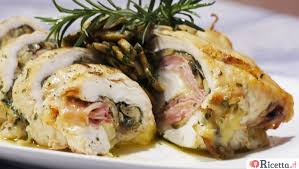 Trita le erbe aromatiche (rosmarino e salvia) e mescolale insieme al sale grosso e al pepe. Ricetta Involtini Di Tacchino Ripieni Consigli E Ingredienti Ricetta It
