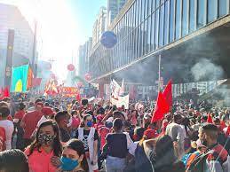 O grupo globo alterou a forma de noticiar a presença de milhares de brasileiros nas ruas pedindo a saída do líder do país. Em Sao Paulo Protesto Contra Bolsonaro Ocupa Avenida Paulista Veja
