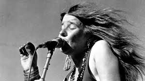 Her love of whiskey while the story of janis joplin's passing in 1970 serves as a somber end to her tale, underneath her. Kunzlis Playlist Rockrohre Janis Joplin Starb Vor 50 Jahren Das Sind Ihre Besten Songs St Galler Tagblatt