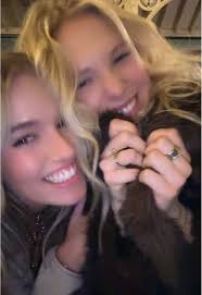 2 blonde mackenzie’s walk into a christmas bar….🎄✨ #christmas  #lastchristmas #happyholidays #nashville #choreography @Kenzie Wesp