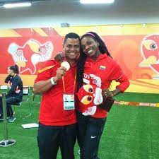 12 de febrero de 1986) es una deportista colombiana de salto de longitud, salto de altura y triple salto, especialidad en la que ostenta una medalla de oro en los juegos olímpicos de río de janeiro 2016. Harlyn Correa El Fisioterapeuta Y Amigo De Caterine Ibarguen Atletismo Internacional El Universal Cartagena El Universal Cartagena