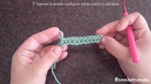 Se saca la hebra del anillo que se ha formado y se estira para apretar el nudo. Medio Punto Tejido En La Tercer Hebra A Crochet Imitando 2 Agujas