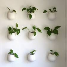 壁をおしゃれに観葉植物を飾って有効活用 壁掛けプランター 鉢 ガーデニングポットの使い方 おうちカフェ com おしゃれインテリアとレシピで楽しむライフスタイル 観葉植物 プランター 壁掛け グリーン
