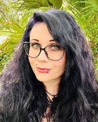 Danielle Freed's Instagram, Twitter & Facebook