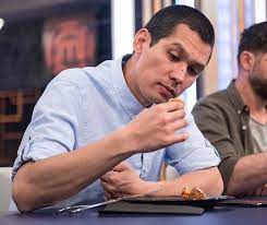 Αποκάλυψε το φύλο του μωρού που περιμένει η σύζυγός του. Thn Eipe Ston Master Chef Swthrh Kontiza H Giapwneza Mhtera Toy 8a Ta Poyme Sto Spiti Eirinika Gr