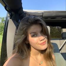 Isabella Combs (isabellacombs99)