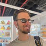 Dae Leckie's Instagram, Twitter & Facebook