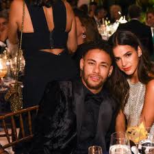 Jun 28, 2021 · neymar sowie mit zehn umstellungen in der startelf kam die bereits als gruppensieger feststehende selecao in. Neymar Freundin So Heiss Ist Bruna Marquezine