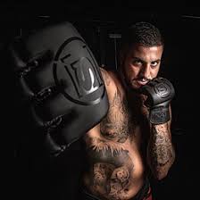 Dagli esordi fino ai vertici della kickboxing mondiale. Mattia Faraoni Wikipedia