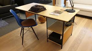 der schreibtisch edu eames desk unit von vitra der klassiker eignet sich super fur die arbeit im homeoffice tisch ar eames schreibtisch mobeldesign