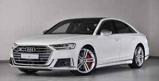 نقدم لكم اليوم تجربة قيادتنا الأولى عالمياً لطراز اودي a8 بنسختيه s8 و w12 بعد أن أطلقت الشركة الألمانية الطراز المحدث من اودي a8 في جيلها الثالث. Ø£ÙˆØ¯ÙŠ S8 Ø§Ù„Ø¬Ø¯ÙŠØ¯Ø© Ù…ØªÙˆÙØ±Ø© Ø§Ù„Ø¢Ù† ÙÙŠ Ø§Ù„Ù†Ø§Ø¨ÙˆØ¯Ù‡ Ù„Ù„Ø³ÙŠØ§Ø±Ø§Øª ÙˆÙŠÙ„Ø²