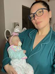 Cada día nos quedan menos bebés, recuerden mis guaguas son hechas a mano,  reseñas con cuarzo para dar el peso del bebé, el cuarzo no es cualquier  cuarzo, el relleno no es