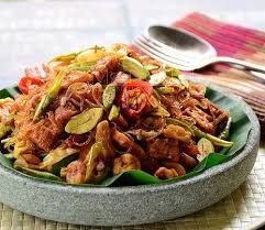 Masukkan pete, tumis sebentar dan tambahkan buncis. Resepi Sambal Goreng Tanpa Santan Pawtaste Com
