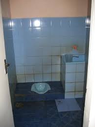 Desain rumah type 60 model minimalis, sederhana, modern terbaru 11 Desain Kamar Mandi Wc Jongkok Minimalis Terbaik Simpel Dan Elegan