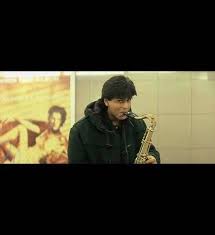 Shah Rukh Khan Woos With Instruments Srk S Second Musical Instrument In Dilwale Dulhania Le Jayenge Which He Plays During The Dream Sequ Enjoy Life Enter