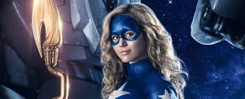 With brec bassinger, yvette monreal, anjelika washington, trae romano. Stargirl Neuer Trailer Mit Junger Superheldin Serie Startet Im Mai Bei Dc Universe Und The Cw Tv Wunschliste