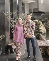 Baju couple kemeja batik kebaya model sabrina maroon. 26 Ide Referensi Baju Kondangan Batik Couple Trending Mentahanku