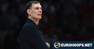Panathinaikos se prepara para processar o técnico Bartsogas do Olympiacos