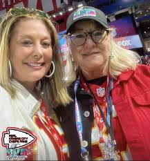 Patrick Mahomes' brother, Jackson, joins his mom, Randi, for special  Mother's Day snap