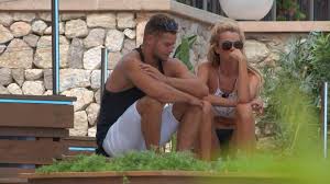 As netflix began streaming season's one and two, and itv started four, we were at a loss for the antics of chris and kem, amber and olivia, and all the 2017 islanders that made our summer. Love Island S Olivia Attwood Is Trolled On Twitter As Viewers Brand Her A Snake Over Her Treatment Of Chris Hughes