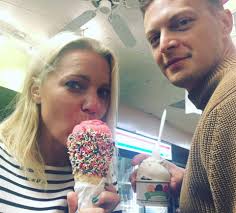 Dagens DC-turist-tips! Idag introducerade jag min vän och korrekollega,  DN:s Björn af Kleen, till glassbaren Thomas Sweets i Georgetown. Man får  köa en stund, men kolla strutarna! Dessutom finns det cirka 80