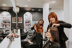 Cette formation vous permet de maîtriser toutes les techniques des métiers de la coiffure, spécialisés dans les techniques de coupe femmes, hommes et enfants. Formations En Coiffure Pour Adultes Salon De Coiffure Et Centre De Formation A Toulouse