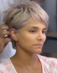 Anyone can recommend a great hairdresser in Ballarat that can actually cut  hair from shoulder length to this ? I need a good stylist recommendation.  Thanks in advance 🙏