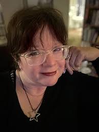 Lisa Roden's Instagram, Twitter & Facebook