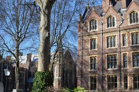 Lincoln's inn, along with the three other inns of court, is recognised as being one of the world's most prestigious professional bodies of judges and lawyers. Lincoln S Inn Chambers Student Guide