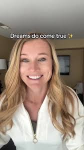 Jessica Clapp's Instagram, Twitter & Facebook